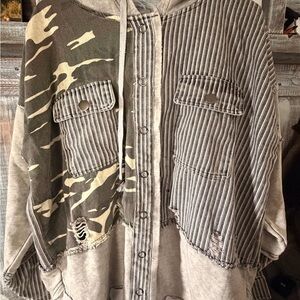 Buckle Olive Green Camo & Gray Striped Button Hoodie